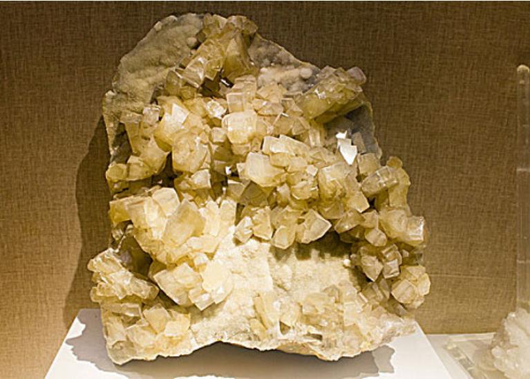 重晶石密度大、充填性良好、难溶于水和酸、无毒性、能吸收射线、化学性质和热力学性质稳定.jpg 重晶石密度大、充填性良好、难溶于水和酸、无毒性、能吸收射线、化学性质和热力学性质稳定.jpg